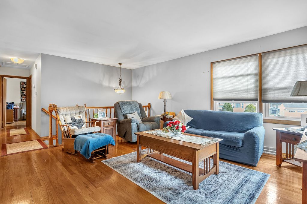 Photo of 7216 Pierce Street, Merrillville, IN 46410 (MLS # 835887)