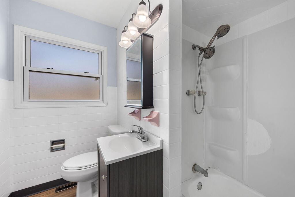 Gary, Indiana 46409, United States, 3 Bedrooms Bedrooms, ,1 BathroomBathrooms,Residential,Active,120008