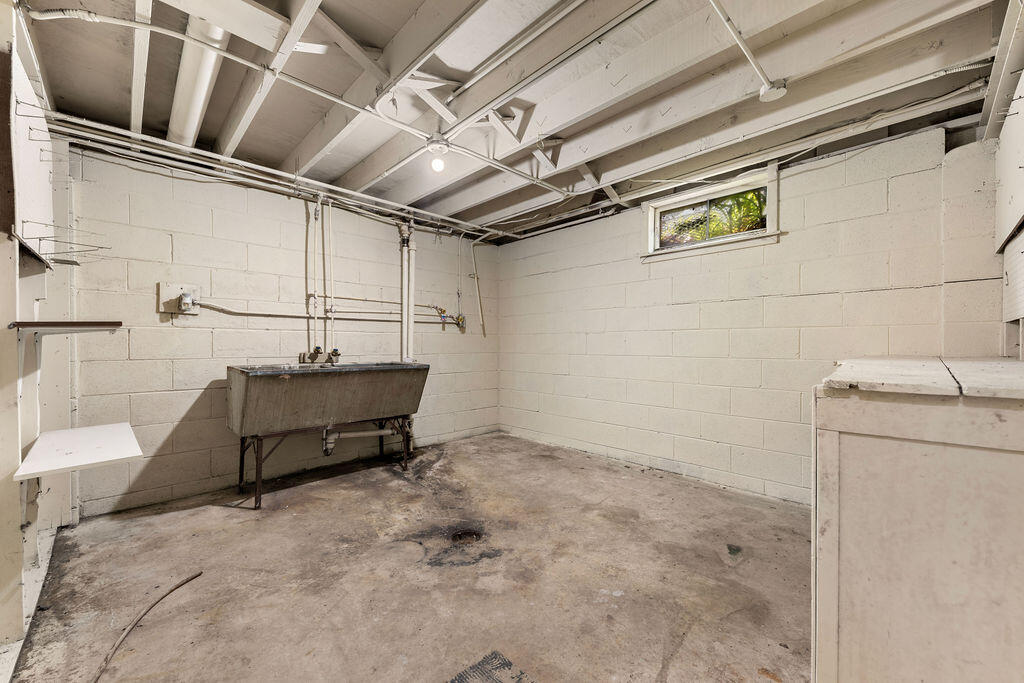 Gary, Indiana 46409, United States, 3 Bedrooms Bedrooms, ,1 BathroomBathrooms,Residential,Active,120008