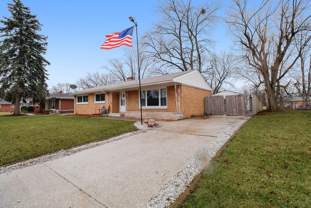 Photo of 5950 Hayes Place, Merrillville, IN 46410 (MLS # 832648)