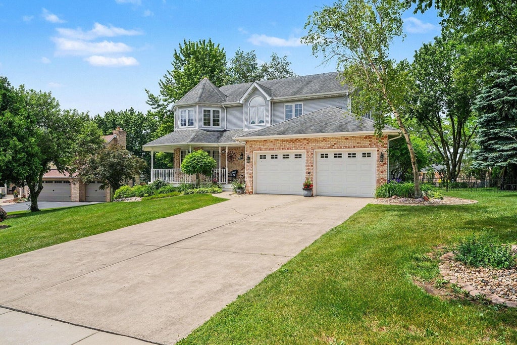 Photo of 9260 Franklin Drive, Saint John, IN 46373 (MLS # 840483)