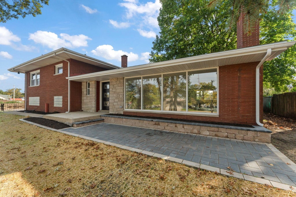 Photo of 3330 Ridge Road, Highland, IN 46322 (MLS # 846653)