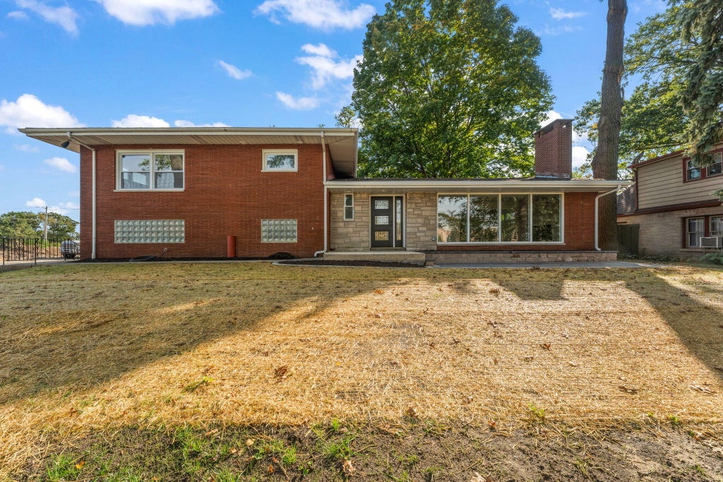 Photo of 3330 Ridge Road, Highland, IN 46322 (MLS # 846653)
