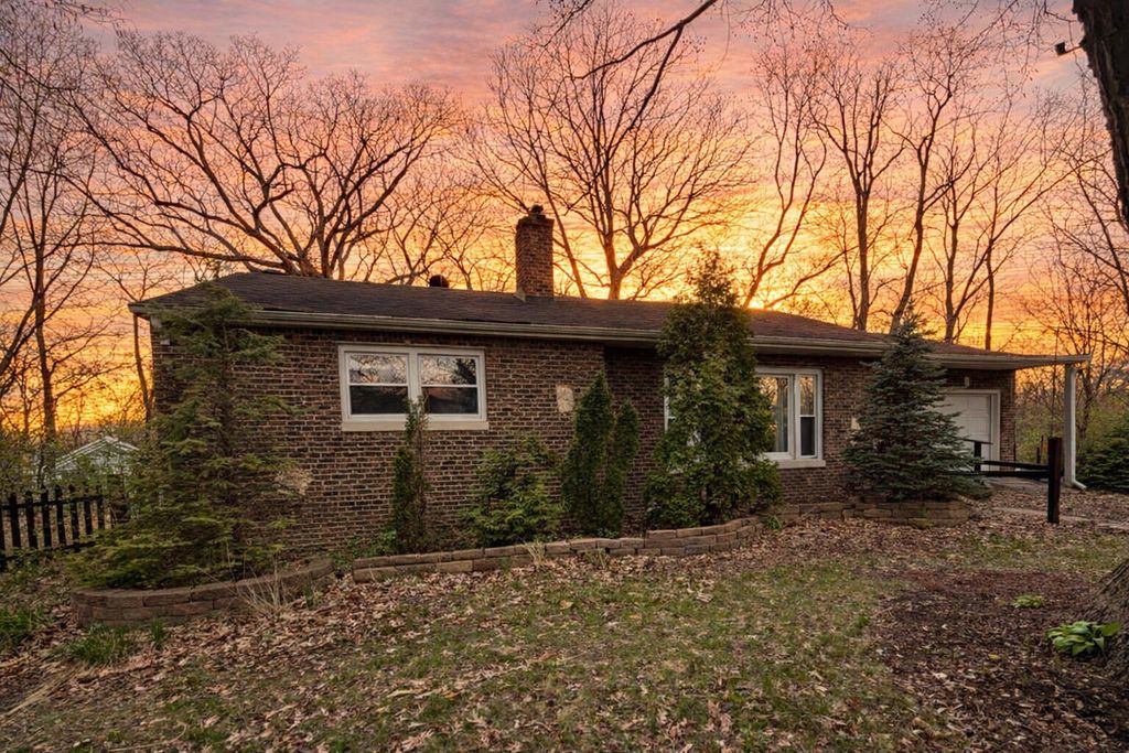 Photo of 1000 E 61st Place, Merrillville, IN 46410 (MLS # 837074)