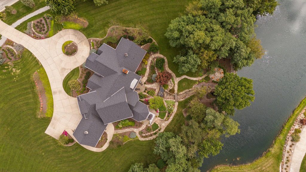 Photo of 2901 Pepper Creek Bridge Pkwy, Valparaiso, IN 46385 (MLS # 835534)