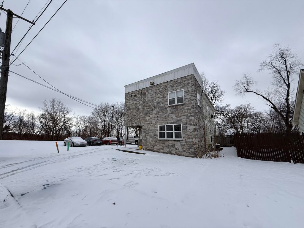 Photo of 554 Locust Street, Valparaiso, IN 46383 (MLS # 832940)