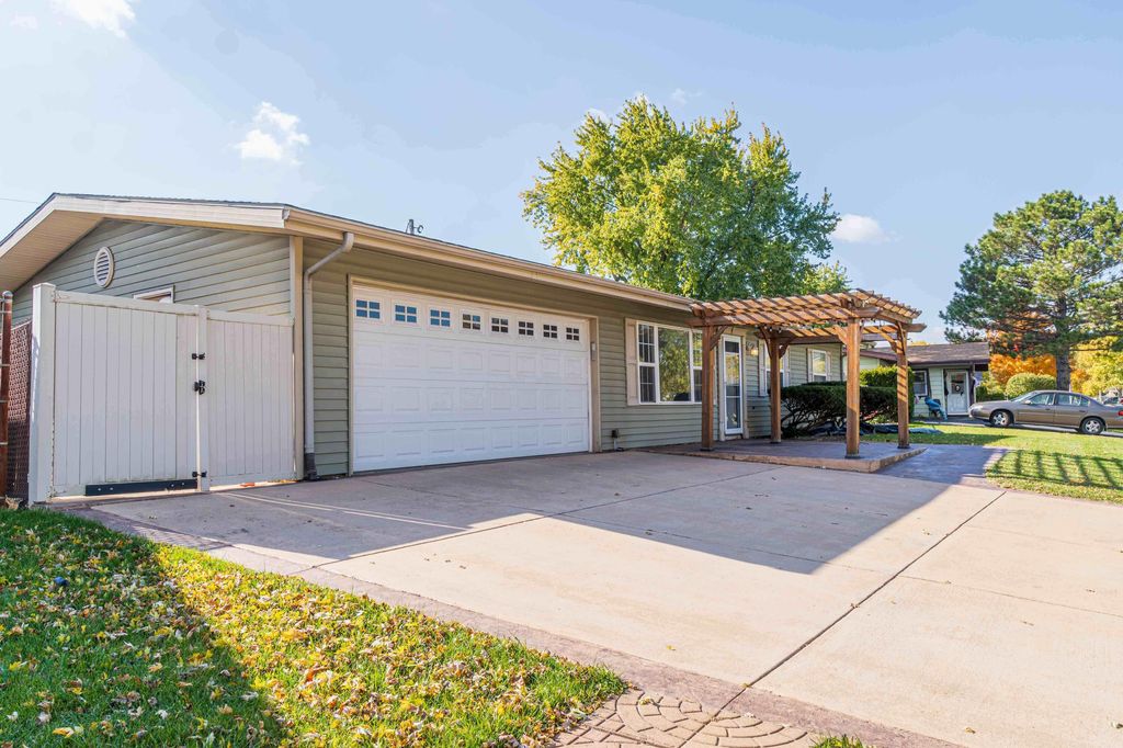 Photo of 384 Sandalwood Drive, Valparaiso, IN 46385 (MLS # 830283)