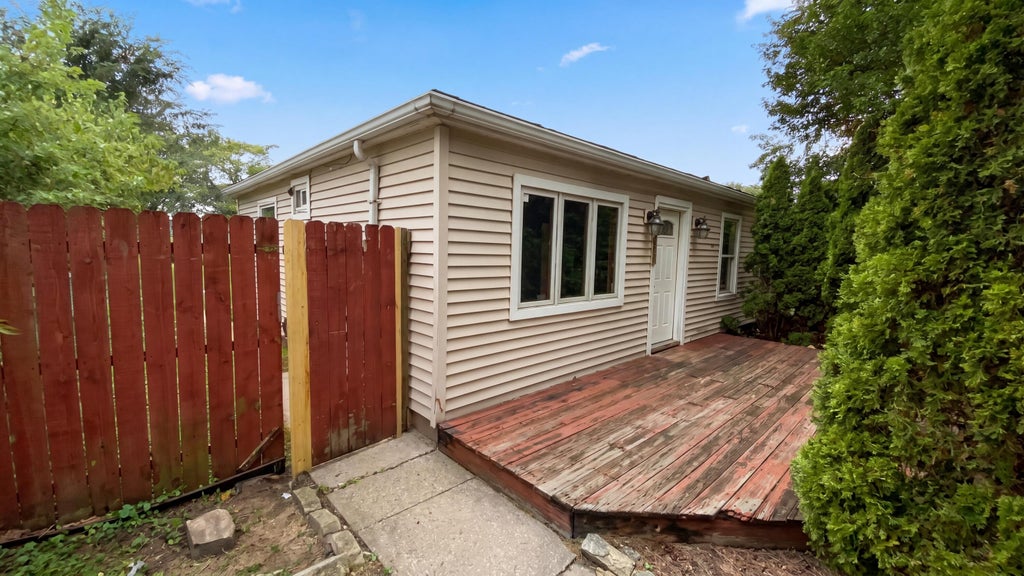 Photo of 6618 Rhode Island Avenue, Hammond, IN 46323 (MLS # 845897)