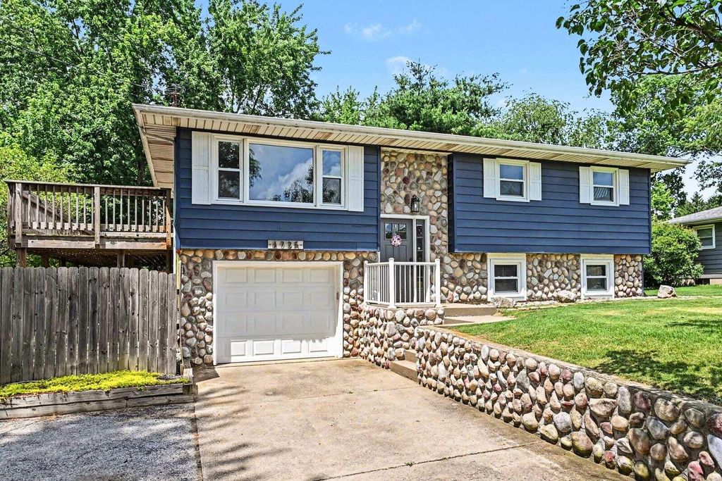 Photo of 4725 E State Road 4, La Porte, IN 46350 (MLS # 841819)