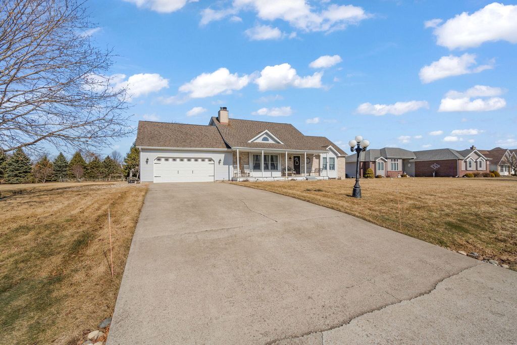 Photo of 1790 W 134th Court, Crown Point, IN 46307 (MLS # 838193)