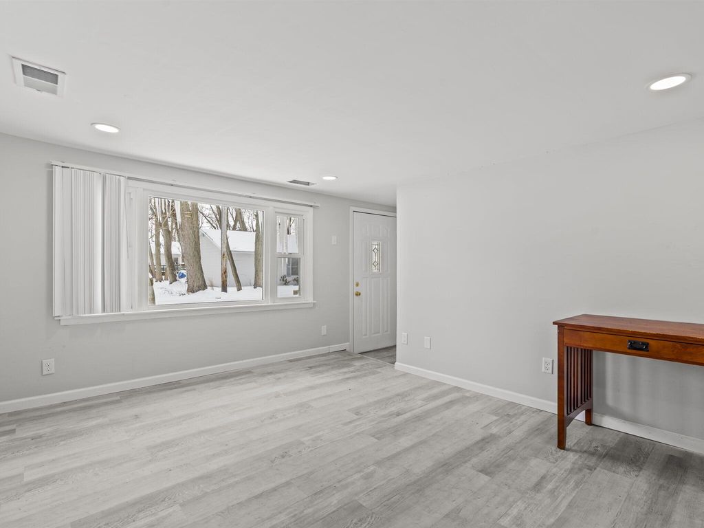 Photo of 1401 Robin Road, Valparaiso, IN 46383 (MLS # 833412)