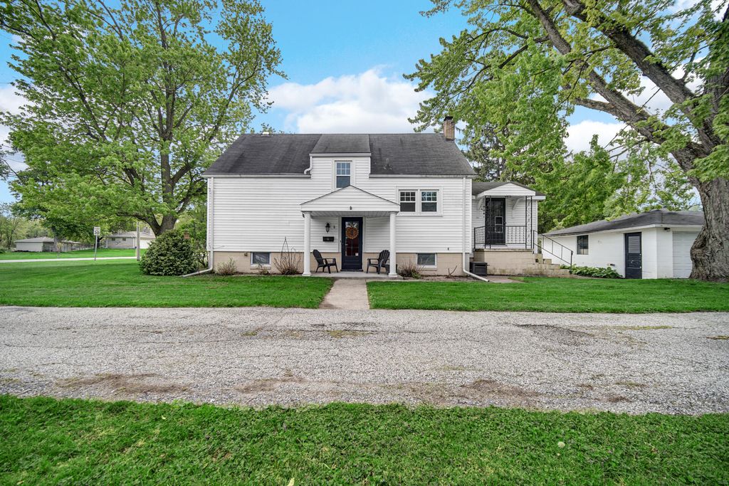 Photo of 1400 S Lincoln Street, Hobart, IN 46342 (MLS # 838147)