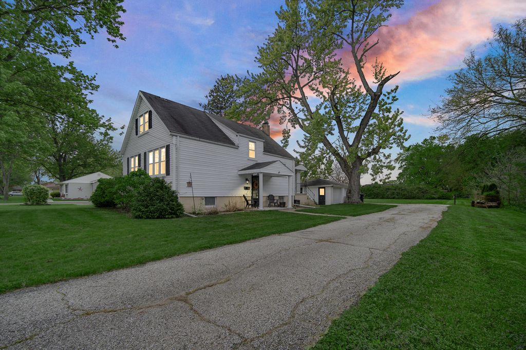 Photo of 1400 S Lincoln Street, Hobart, IN 46342 (MLS # 838147)