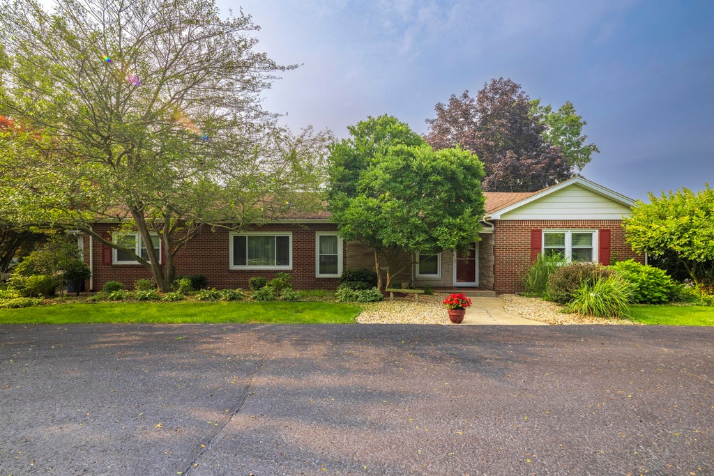 Photo of 676 E Oak Hill RD, Chesterton, IN 46304 (MLS # 843974)