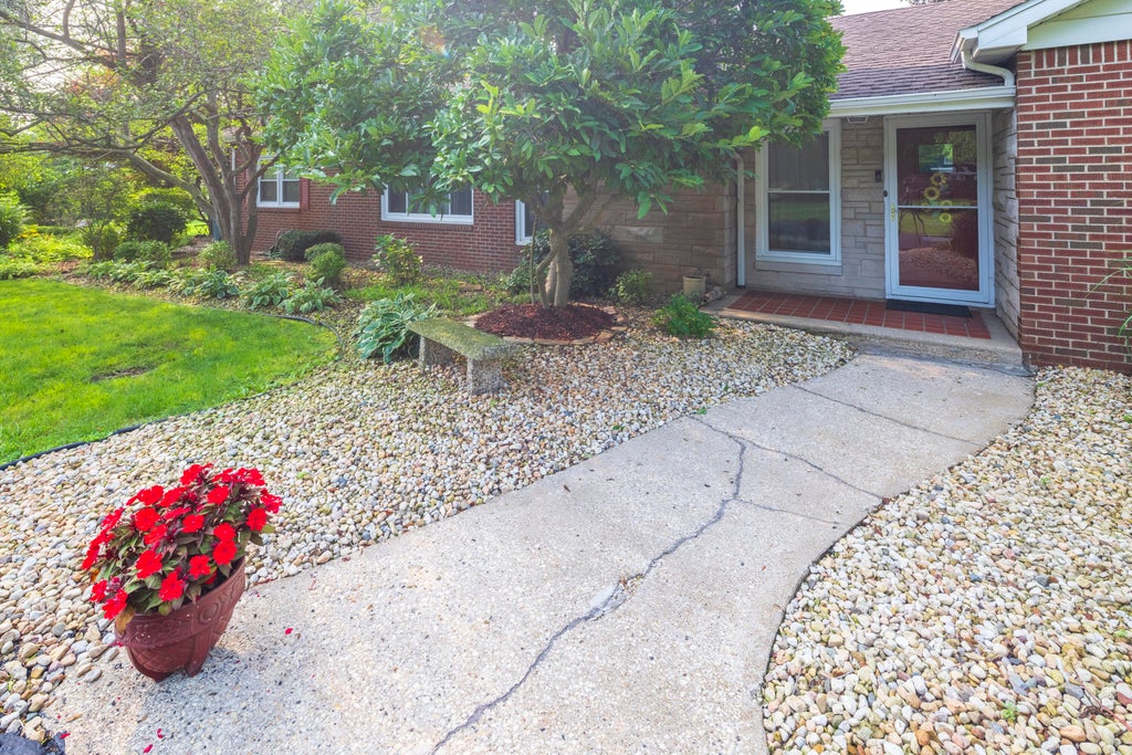 Photo of 676 E Oak Hill RD, Chesterton, IN 46304 (MLS # 843974)