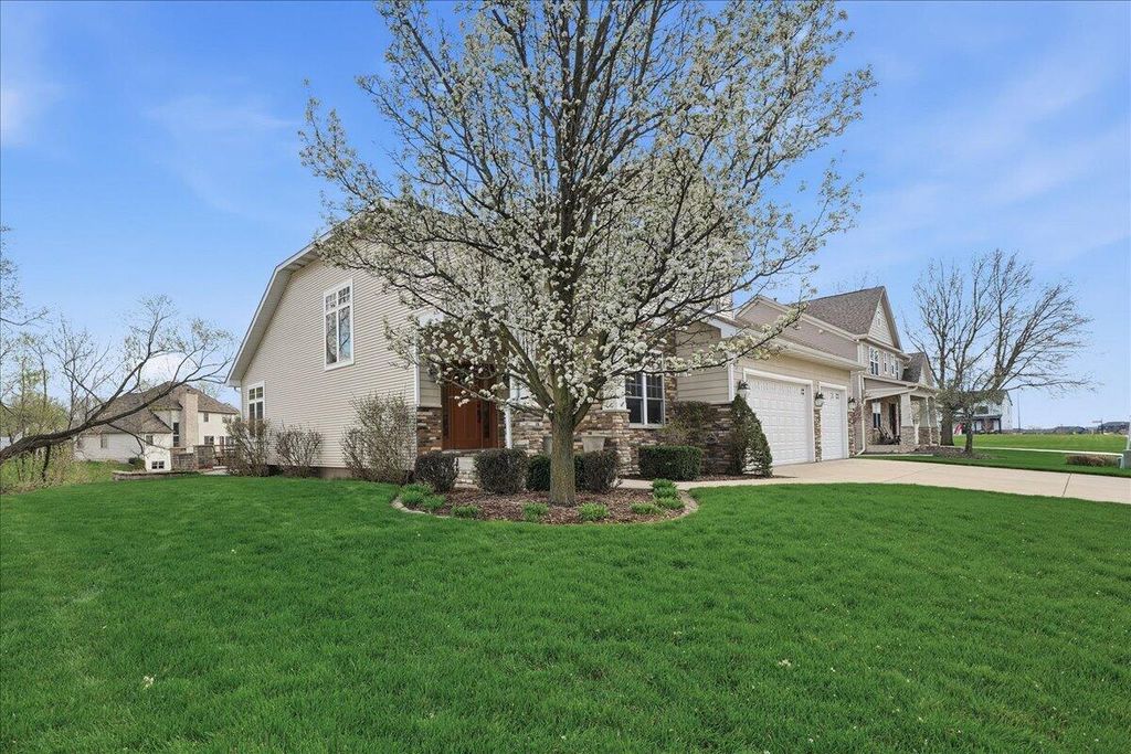 Photo of 1153 Vale Park Road, Valparaiso, IN 46385 (MLS # 837124)