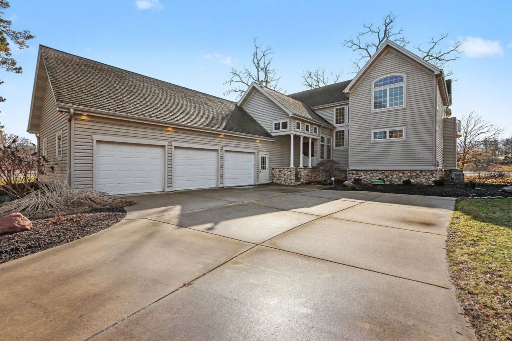 Photo of 74 E 600 N, Valparaiso, IN 46383 (MLS # 834398)