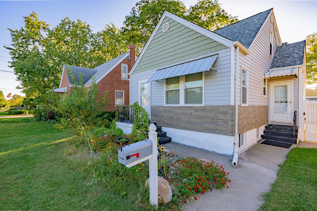 Photo of 7446 Monroe Avenue, Hammond, IN 46324 (MLS # 846358)