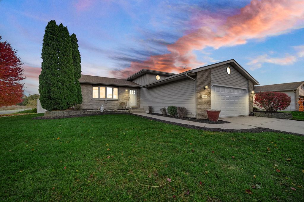 Photo of 1409 Independence Drive, Hobart, IN 46342 (MLS # 830196)