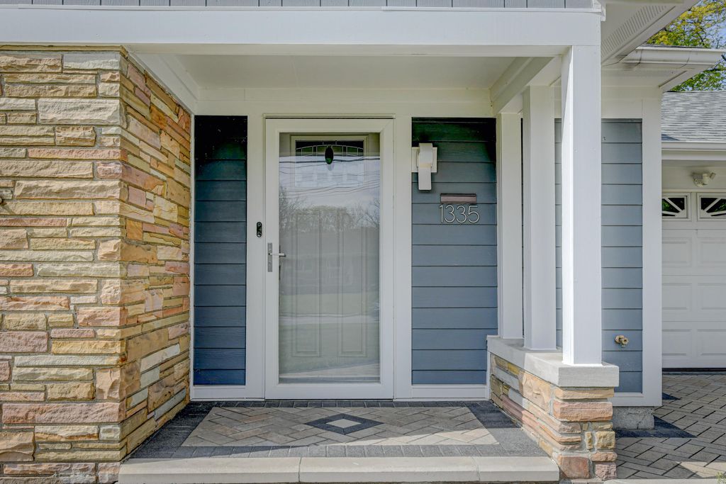 Photo of 1335 35th Street, Munster, IN 46321 (MLS # 838571)