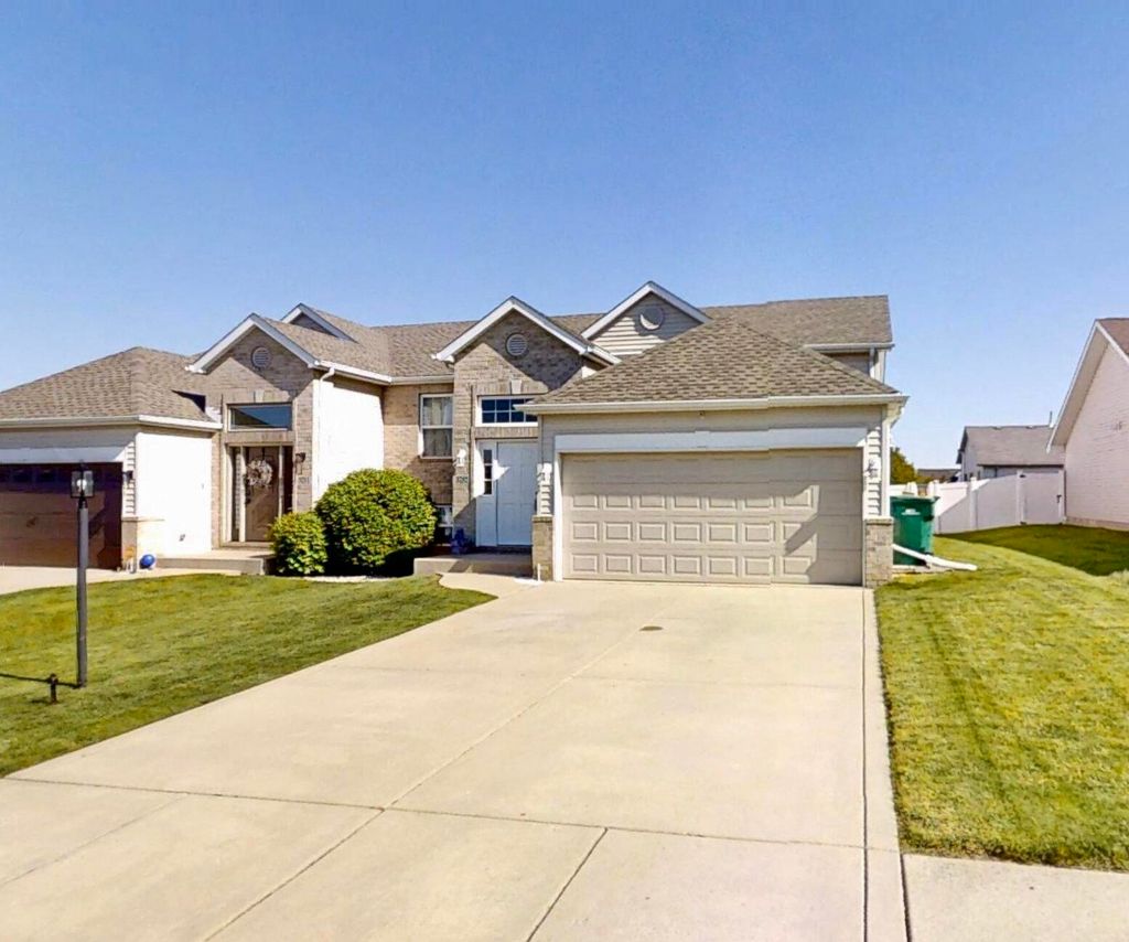 Photo of 3782 W 70th Place, Merrillville, IN 46410 (MLS # 838306)