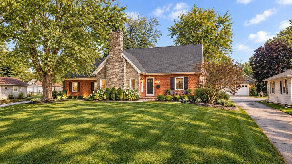 Photo of 250 W Oakley Avenue, Lowell, IN 46356 (MLS # 847533)