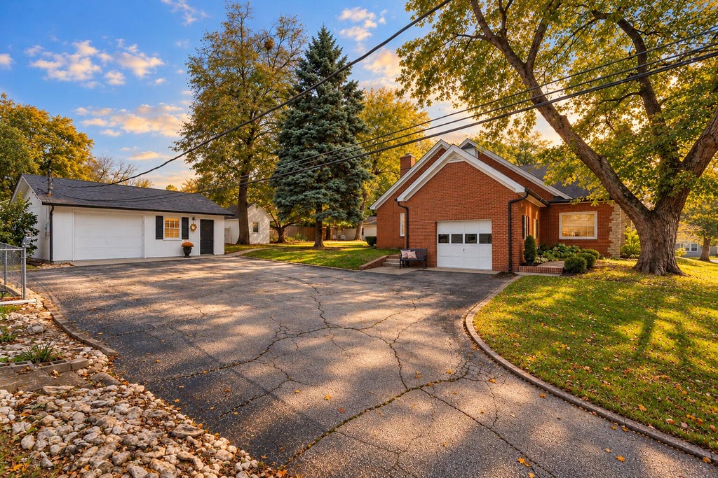 Photo of 250 W Oakley Avenue, Lowell, IN 46356 (MLS # 847533)