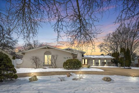 9212 Greenwood Avenue Munster IN 46321