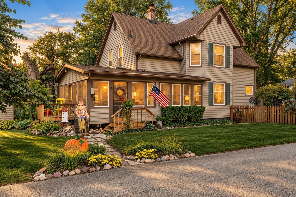 Photo of 744 S 2nd Street, Chesterton, IN 46304 (MLS # 846230)
