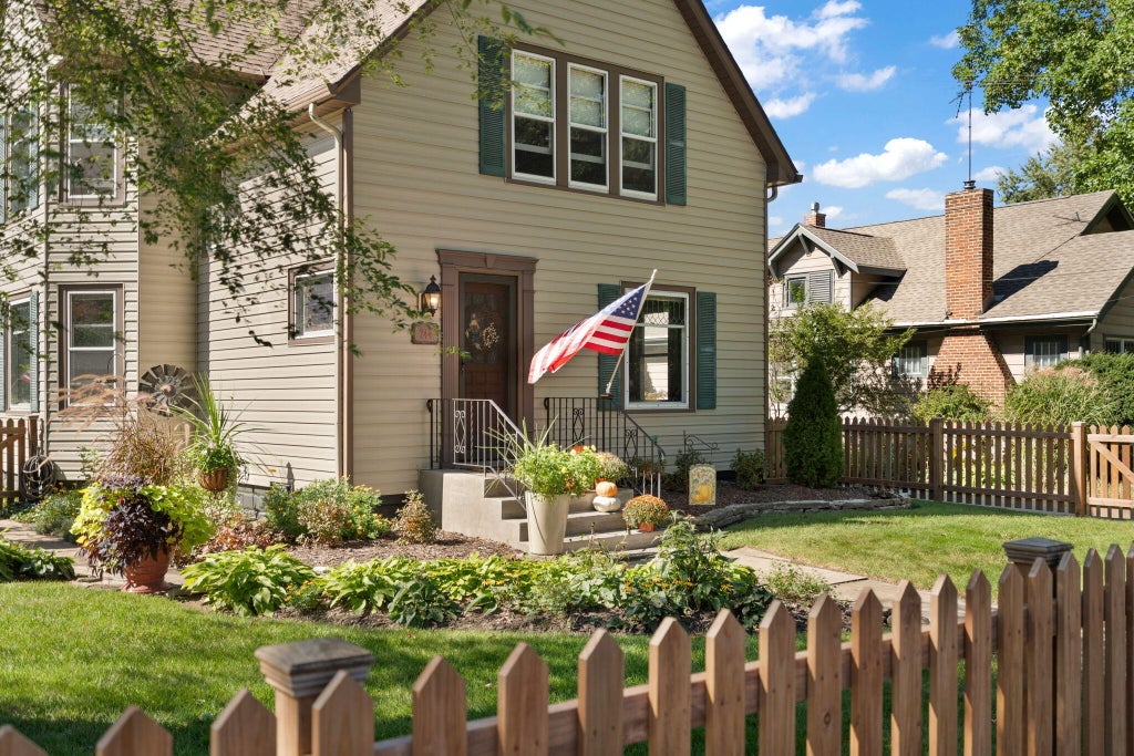 Photo of 744 S 2nd Street, Chesterton, IN 46304 (MLS # 846230)