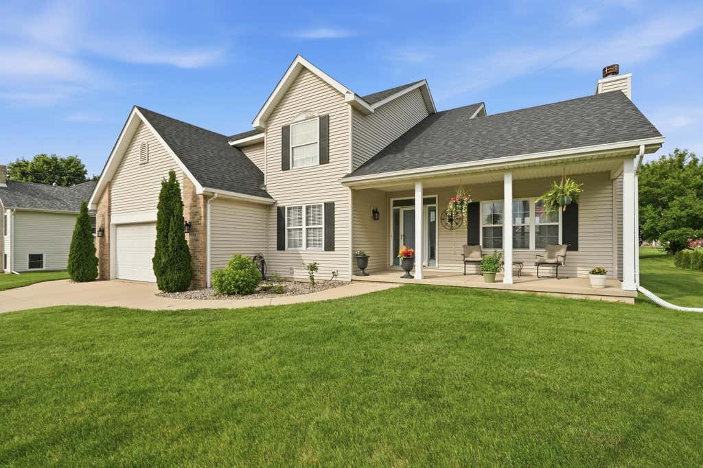 Photo of 555 Lake Park Drive, Valparaiso, IN 46385 (MLS # 841430)