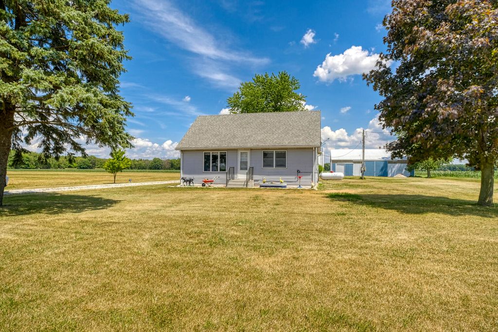 Photo of 14273 N State Road 49, Wheatfield, IN 46392 (MLS # 837467)