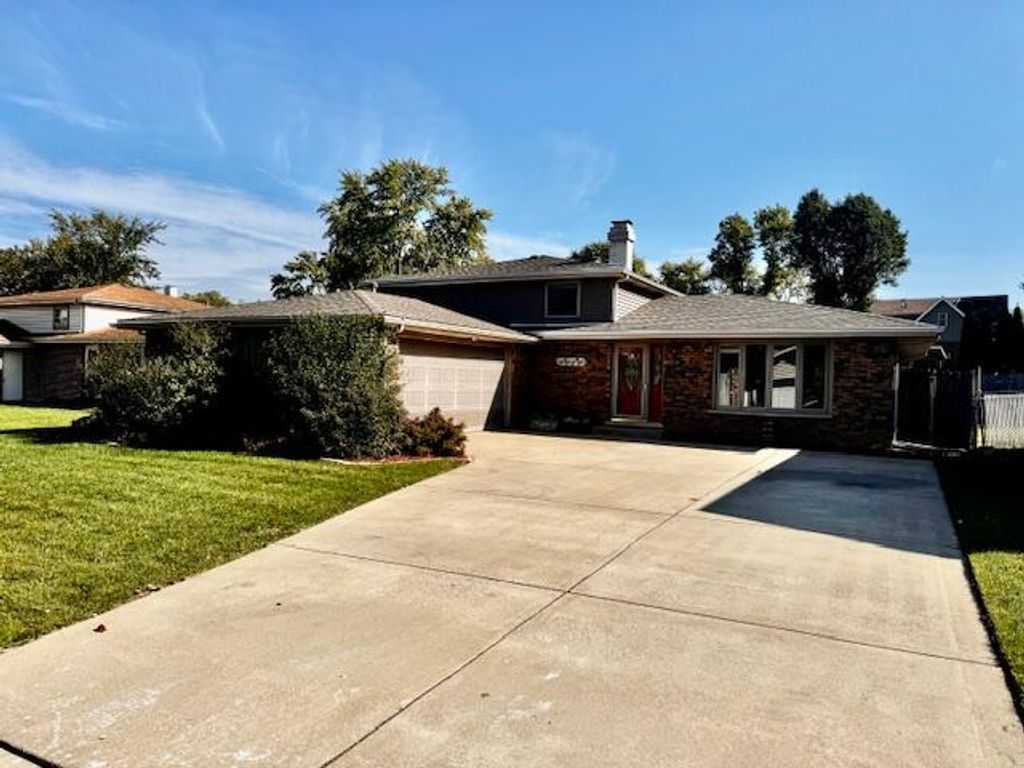 Photo of 2529 James Drive, Dyer, IN 46311 (MLS # 829504)