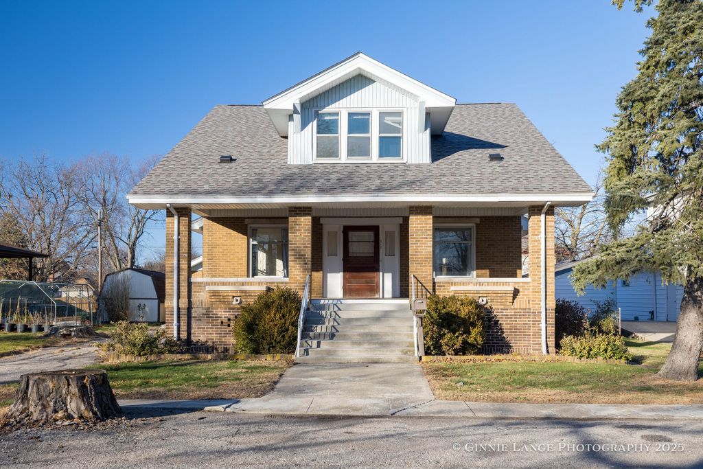 Photo of 212 E Washington Street, Kentland, IN 47951 (MLS # 831420)