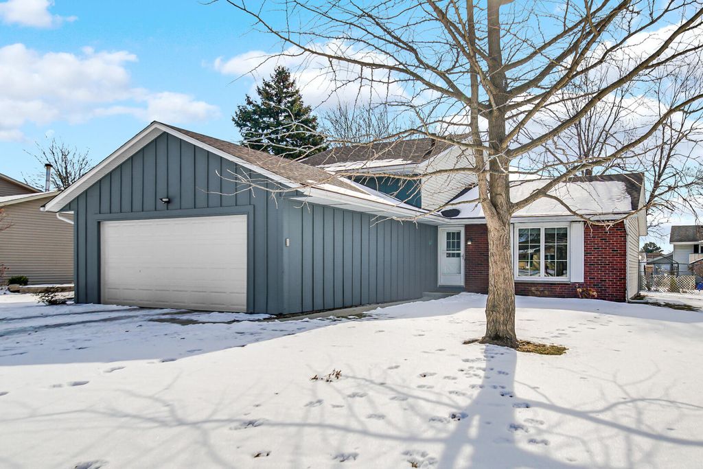 Photo of 1515 W 94th Avenue, Crown Point, IN 46307 (MLS # 833854)