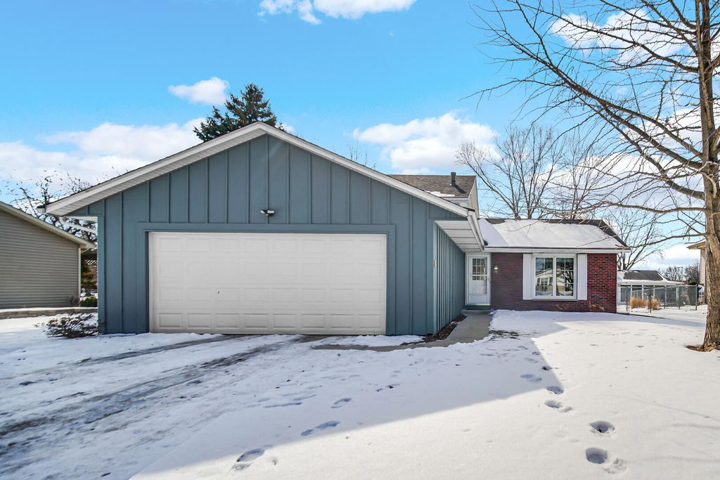 Photo of 1515 W 94th Avenue, Crown Point, IN 46307 (MLS # 833854)