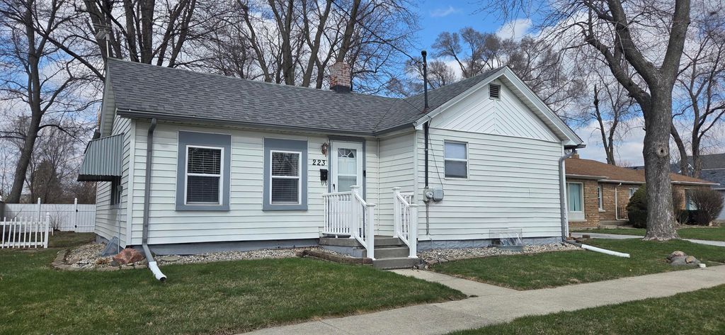 Photo of 223 Illinois Street, Dyer, IN 46311 (MLS # 835840)
