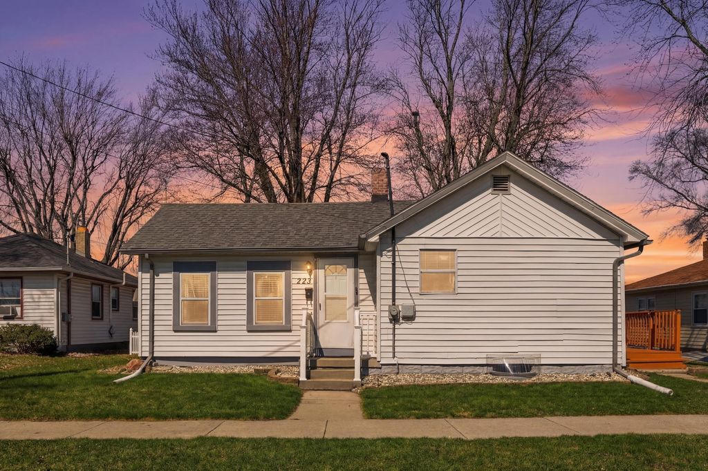 Photo of 223 Illinois Street, Dyer, IN 46311 (MLS # 835840)