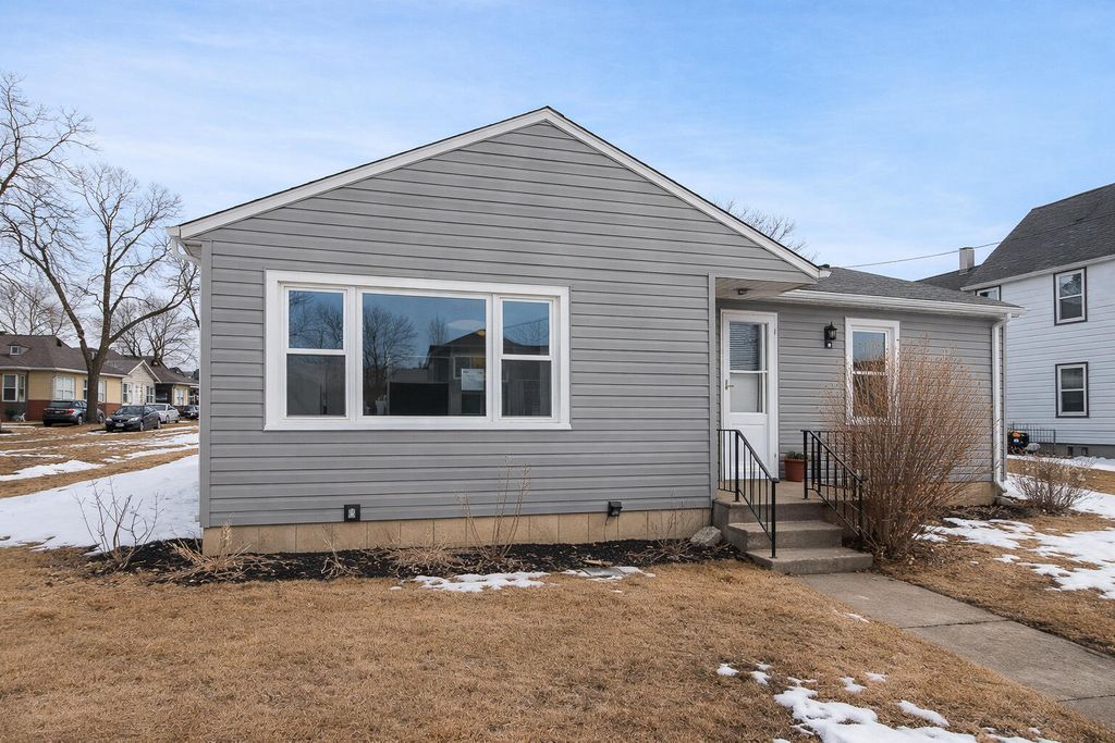 Photo of 1802 Washington Street, Michigan City, IN 46360 (MLS # 834063)