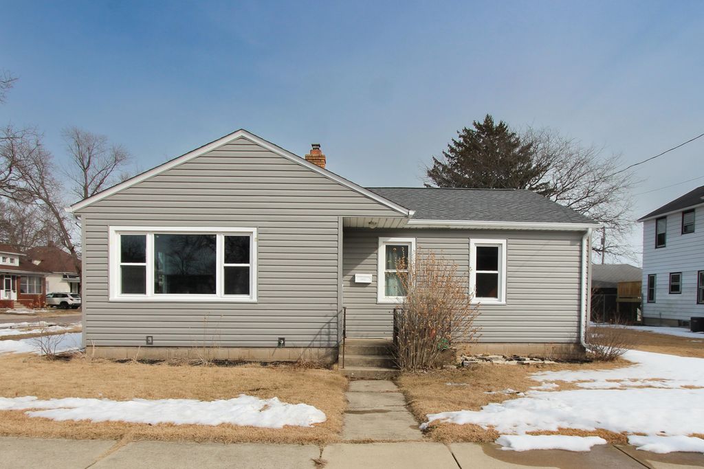 Photo of 1802 Washington Street, Michigan City, IN 46360 (MLS # 834063)