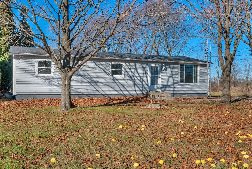 Photo of 340 S State Rd 2, Hebron, IN 46341 (MLS # 836783)