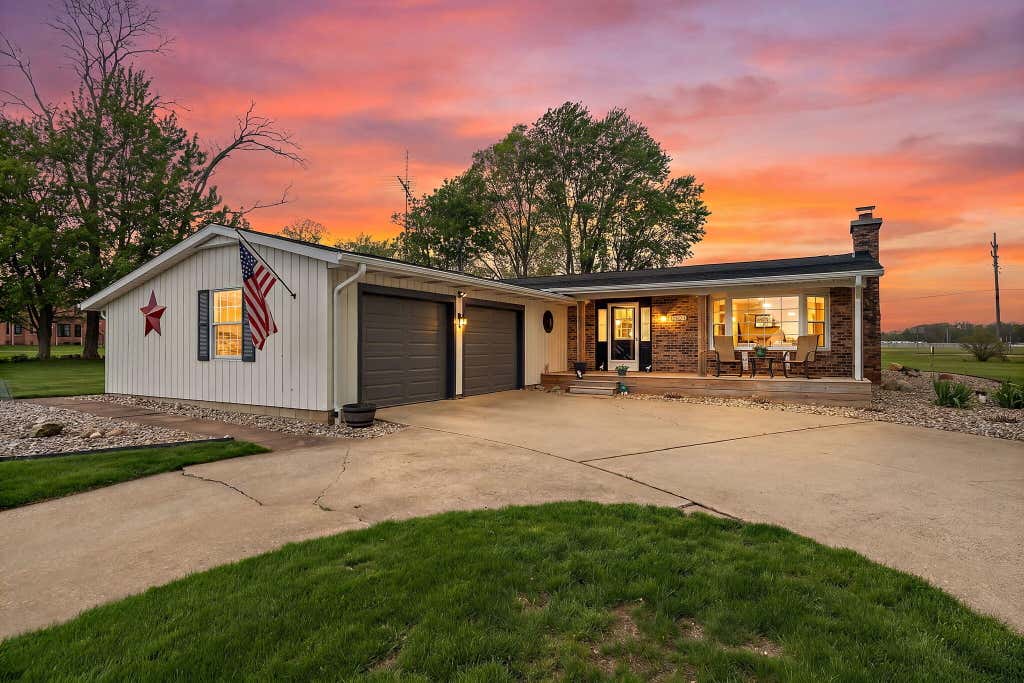 Photo of 2623 W Hickory Court, La Porte, IN 46350 (MLS # 838769)