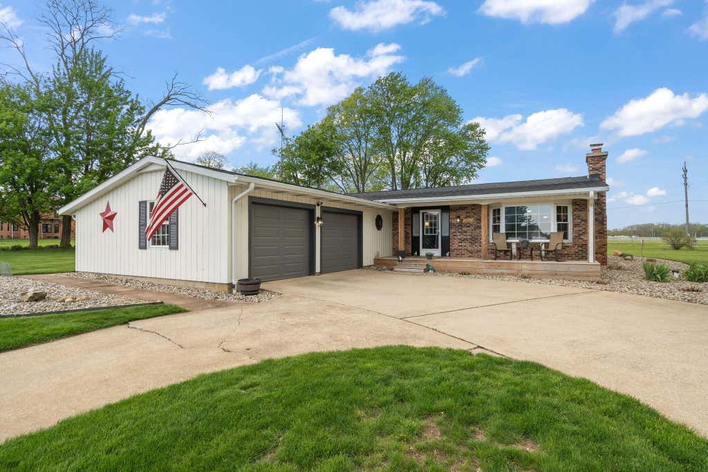 Photo of 2623 W Hickory Court, La Porte, IN 46350 (MLS # 838769)
