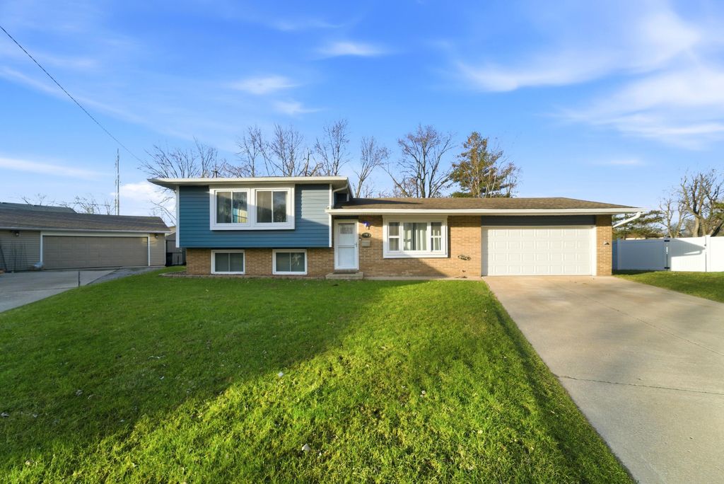Photo of 3428 Ross Place, Highland, IN 46322 (MLS # 835788)