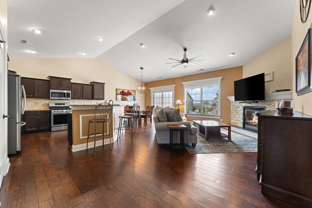 Photo of 3103 Winter Garden Drive, Valparaiso, IN 46385 (MLS # 845102)