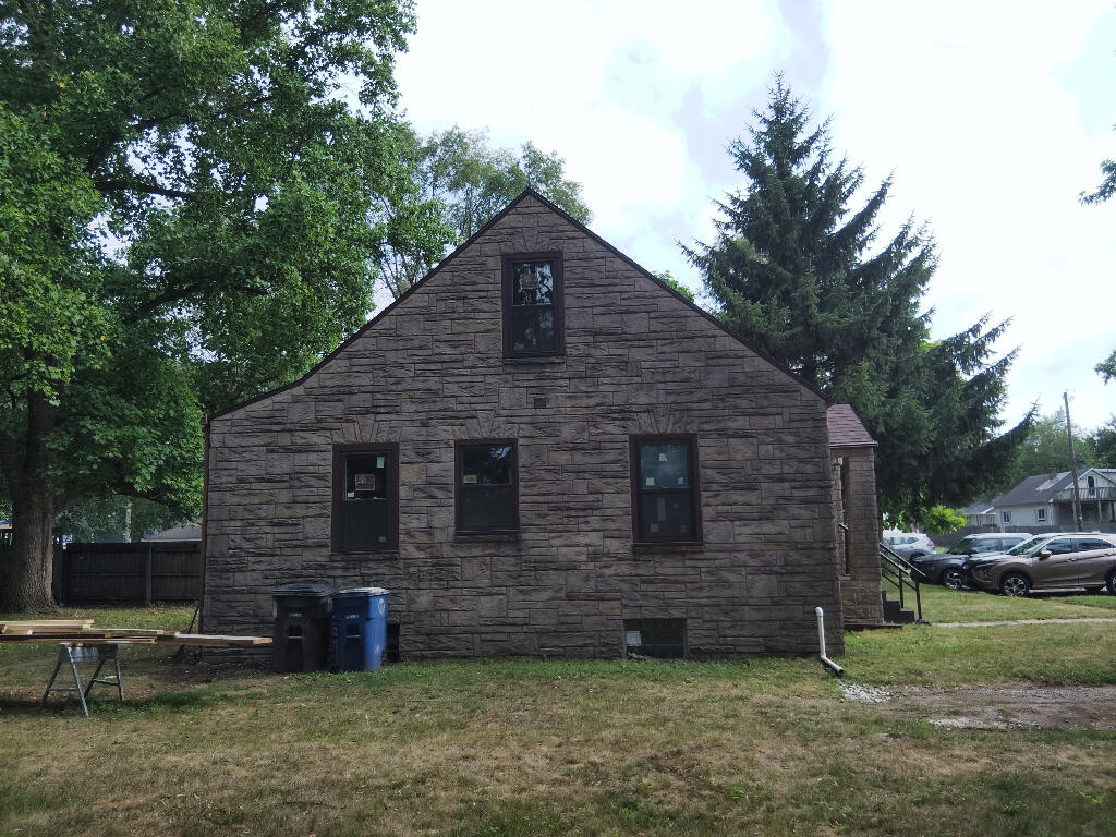 2735 Floyd Street