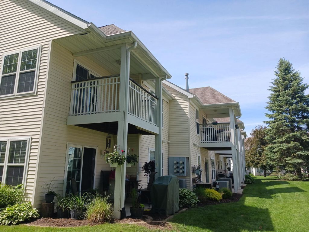 Photo of 2908 Foggy Glen Drive #2908, Valparaiso, IN 46385 (MLS # 836916)