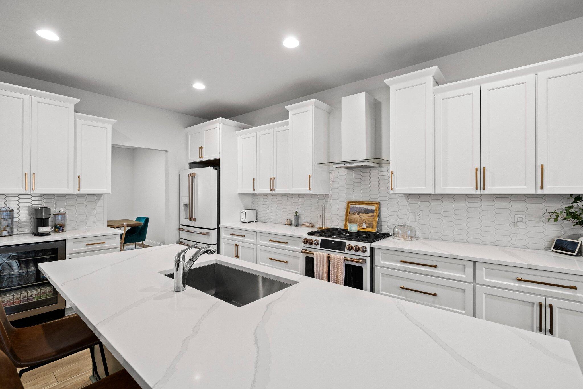 9765 Beacon Pointe Lane