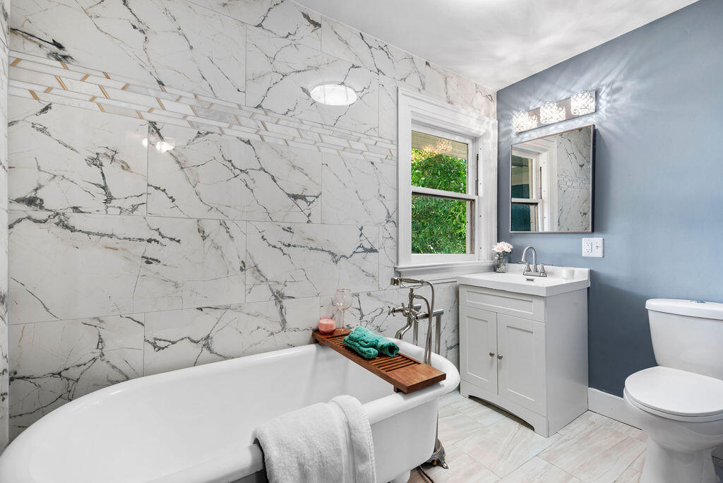 La Porte, Indiana 46350, United States, 5 Bedrooms Bedrooms, ,2 BathroomsBathrooms,Residential,Active,51566