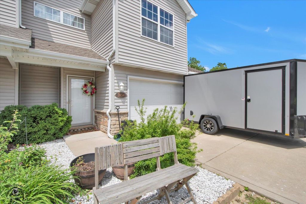 Photo of 2454 E 68th Avenue, Merrillville, IN 46410 (MLS # 840896)